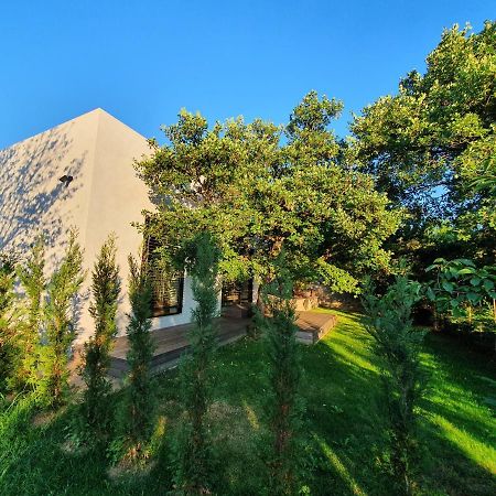 House G Villa Dekani Bagian luar foto