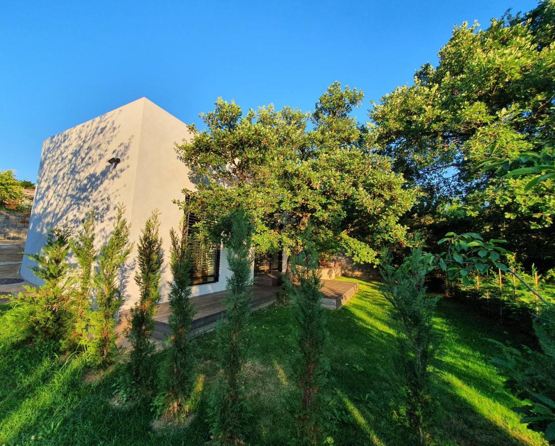 House G Villa Dekani Bagian luar foto
