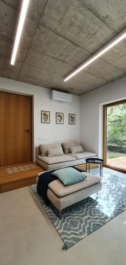 House G Villa Dekani Bagian luar foto